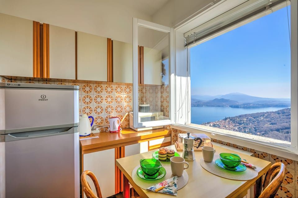 Family Apartment, 1 Bedroom, Balcony, Mountainside (Nicoletta's Lake View Stresa) | Private kitchen | Full-size fridge, microwave, oven, stovetop