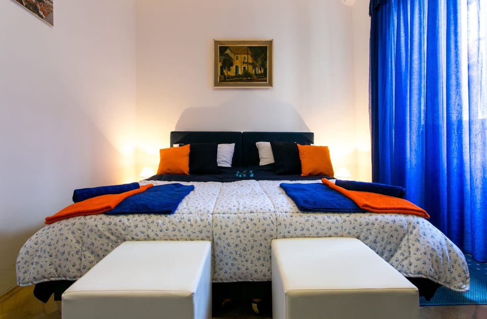 House (Three Bedroom Apartment) | 3 bedrooms, cribs (free)