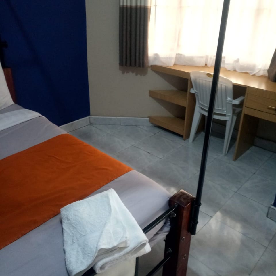 Single Room | Desk, free WiFi, bed sheets