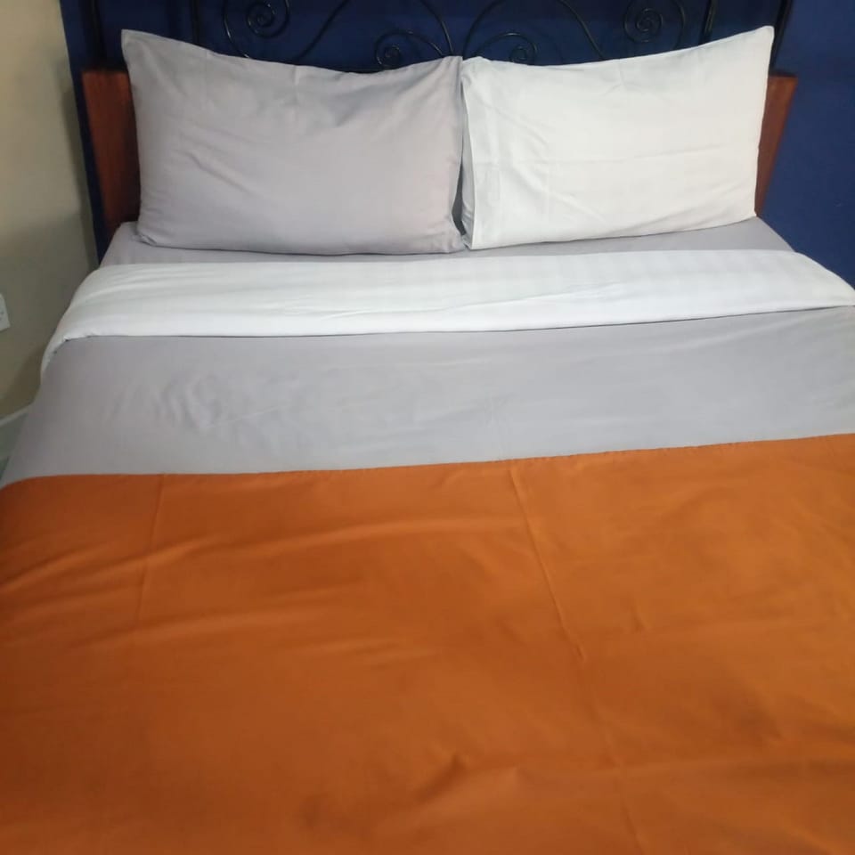 Double Room | Desk, free WiFi, bed sheets