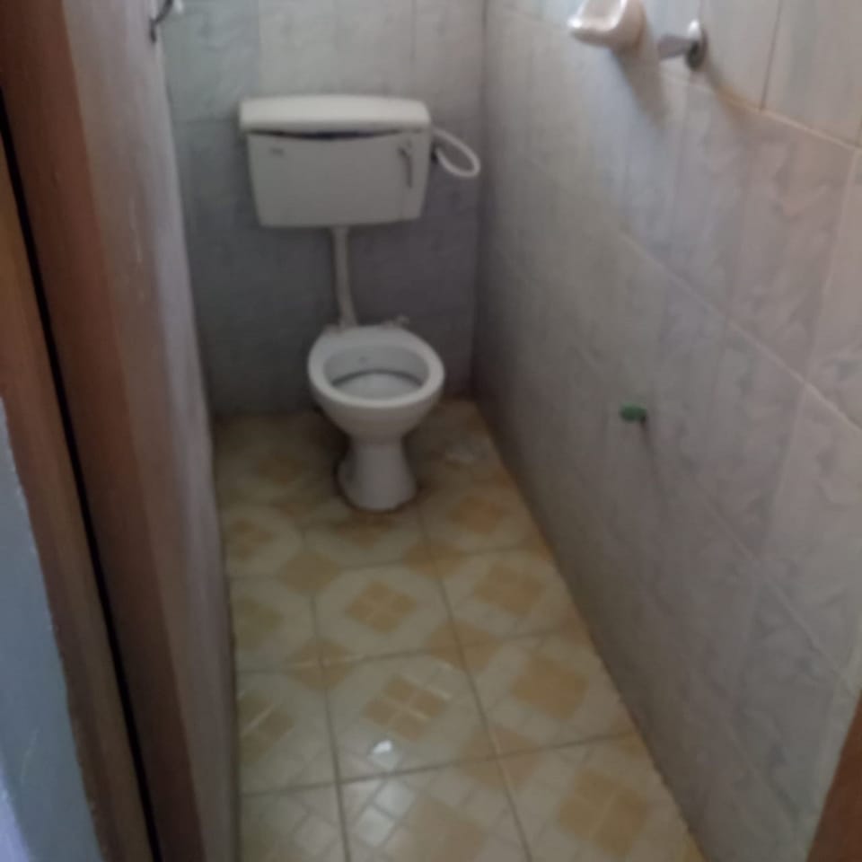 Single Room | Bathroom | Shower, rainfall showerhead, free toiletries, towels