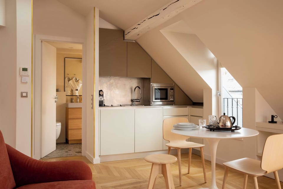 Richer Apartment | Premium bedding, minibar, in-room safe, desk