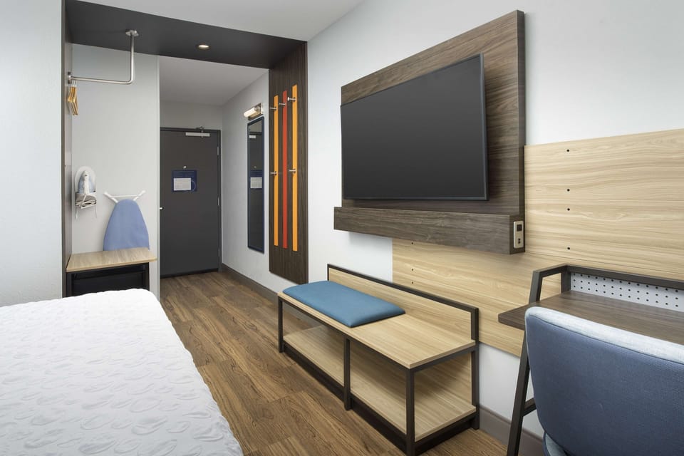 Desk, free WiFi, bed sheets