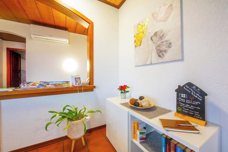 Family Apartment, 2 Bedrooms, 2 Bathrooms, Mountainside (Chiara's Home with Balcony) | Interior