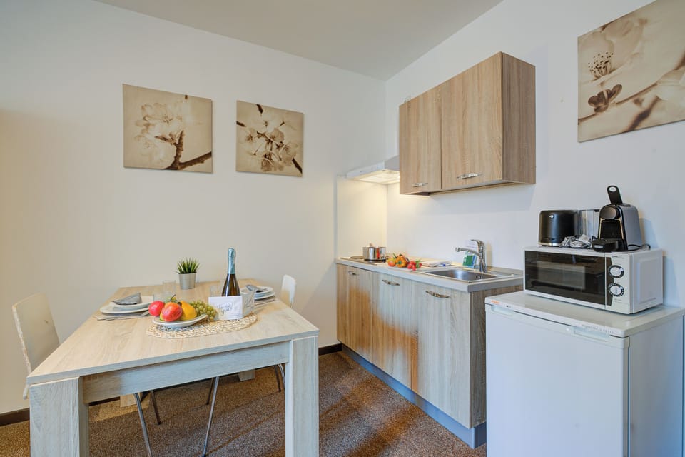Family Studio (Home Magnolia) | Private kitchen | Fridge, microwave, stovetop, coffee/tea maker
