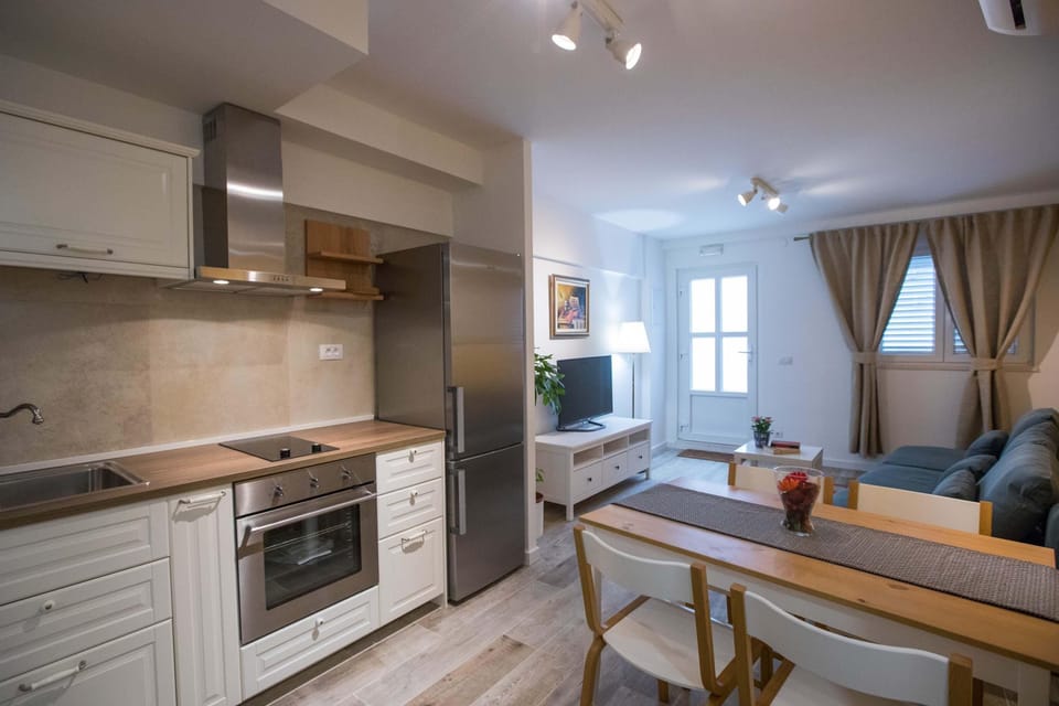 Standard Apartment, 1 Bedroom, Terrace | 1 bedroom, iron/ironing board, free WiFi, bed sheets