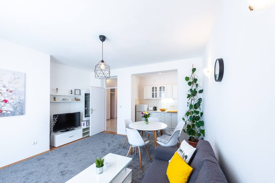 Standard Apartment, 3 Bedrooms, Balcony | 3 bedrooms, iron/ironing board, free WiFi, bed sheets