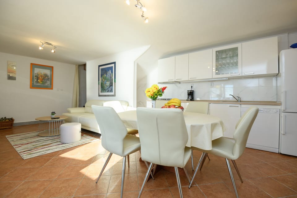 House, 3 Bedrooms, Terrace, Sea View | Private kitchen | Full-size fridge, microwave, oven, stovetop