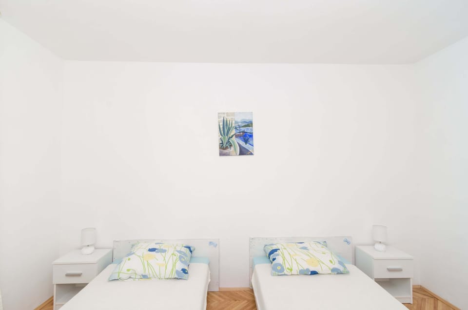 Standard Apartment, 2 Bedrooms, Balcony | 2 bedrooms, iron/ironing board (on request), WiFi (free), bed sheets