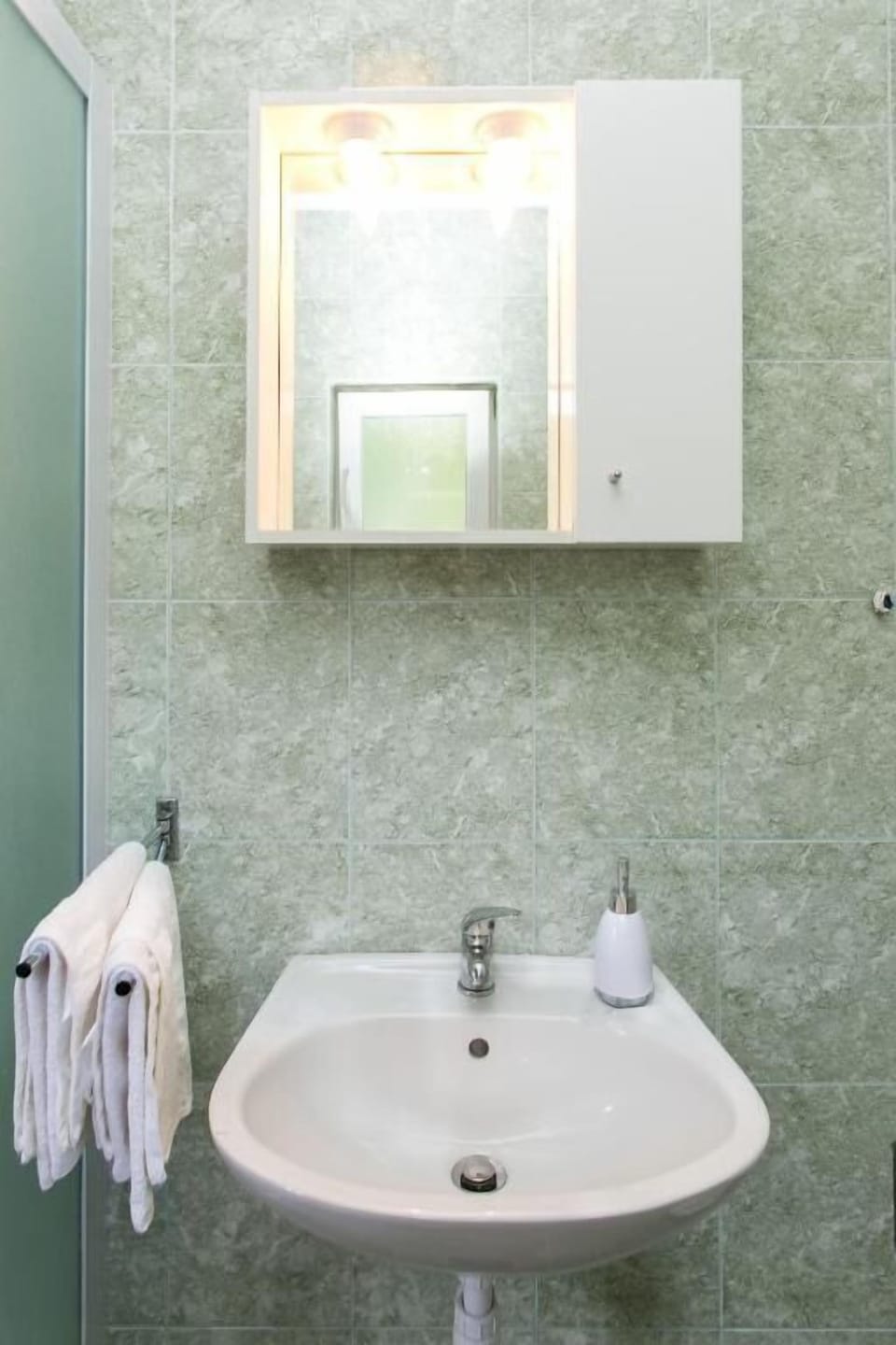 Bathroom sink