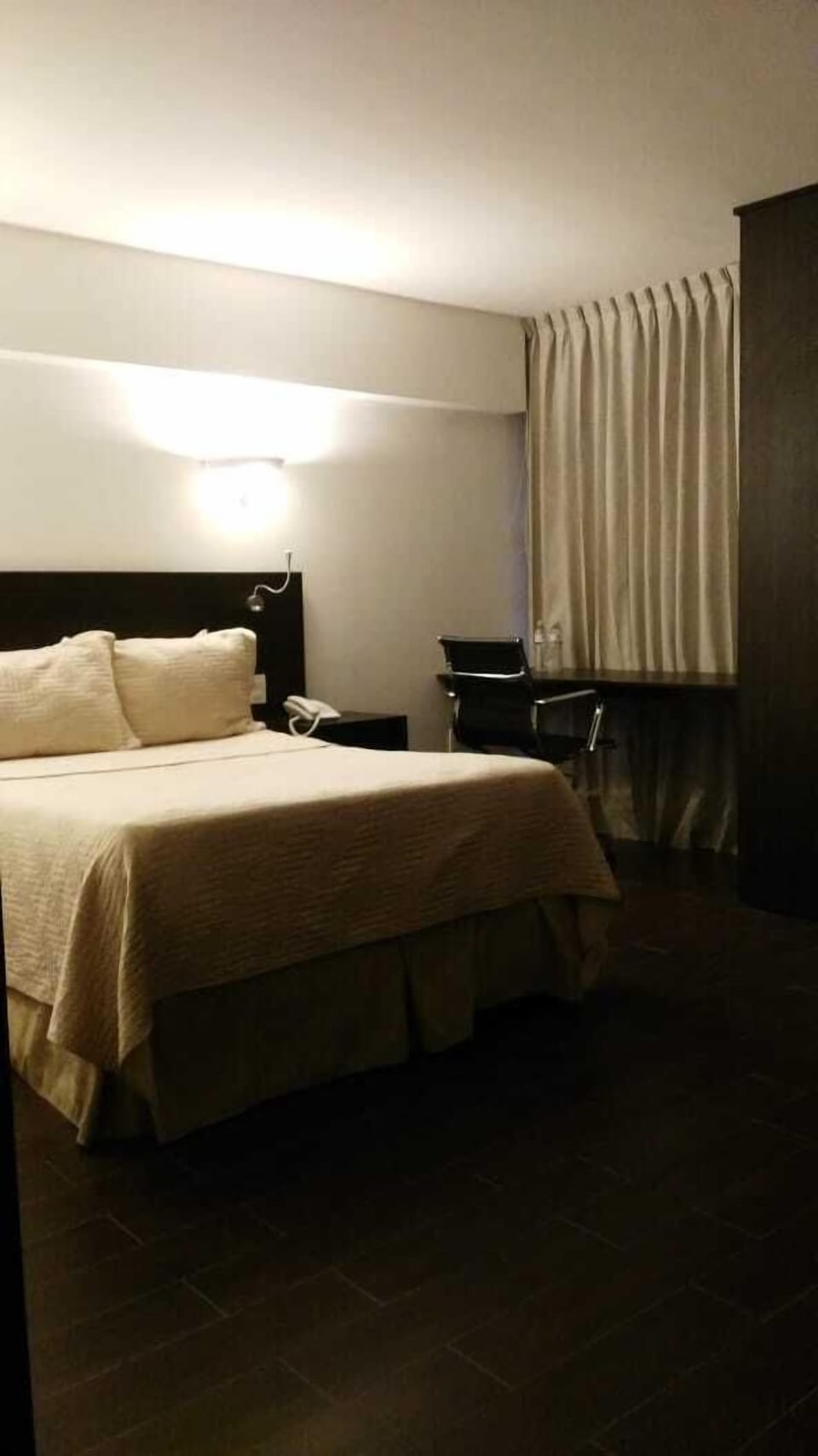 Suite | Iron/ironing board (on request), WiFi (free)