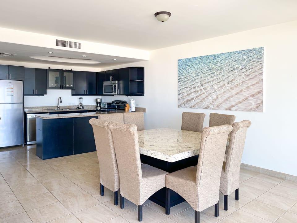 Linda Vista 303 | Private kitchen | Full-size fridge, microwave, oven, stovetop