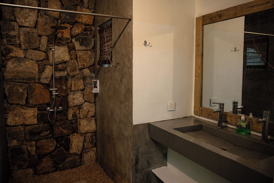 Shower, rainfall showerhead, free toiletries, hair dryer (on request)