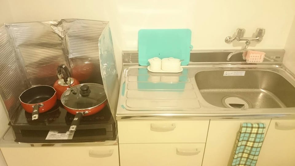 Apartment, 2 Bedrooms, Non Smoking | Private kitchenette | Fridge, microwave, stovetop, electric kettle
