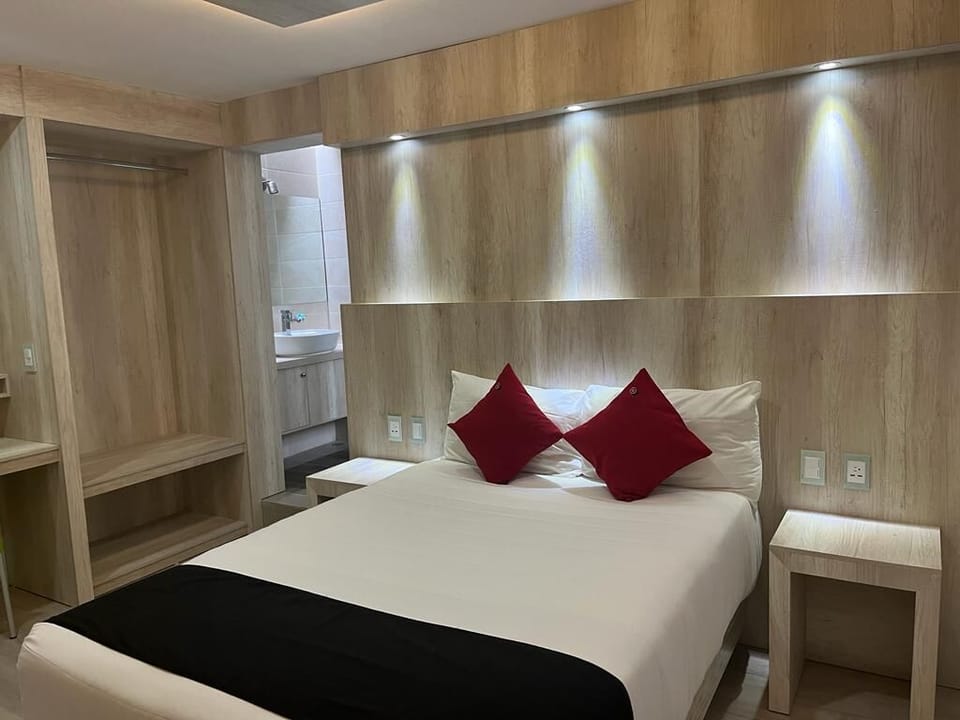 Business Room, 1 Bedroom | Desk, laptop workspace, free WiFi, bed sheets