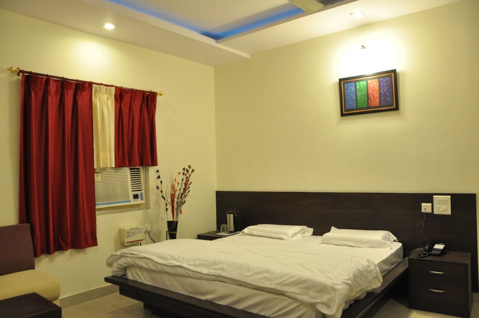 Down comforters, individually decorated, individually furnished, desk