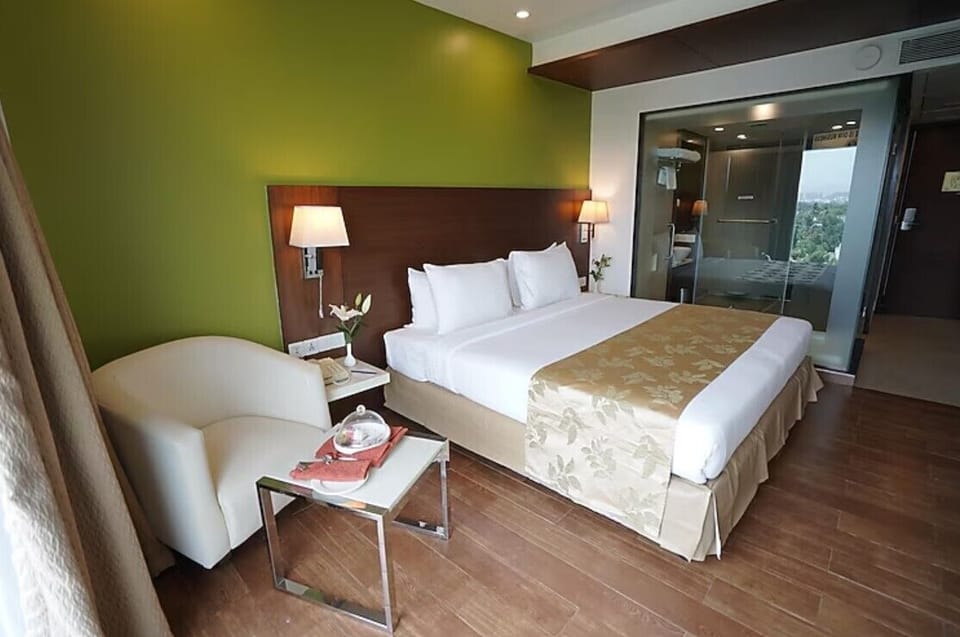 Superior Room | Minibar, in-room safe, desk, soundproofing