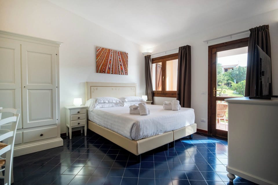 Classic Studio | Individually furnished, bed sheets