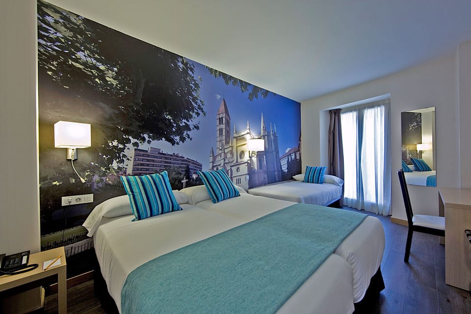 Triple Room | Desk, soundproofing, WiFi, bed sheets