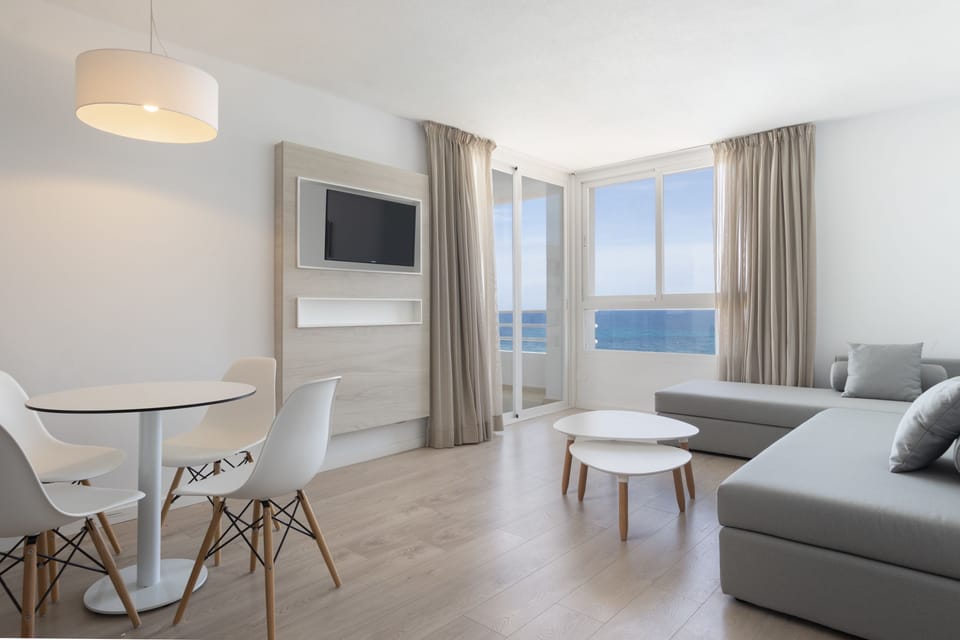Family Room, Balcony (4 adults) | In-room safe, WiFi