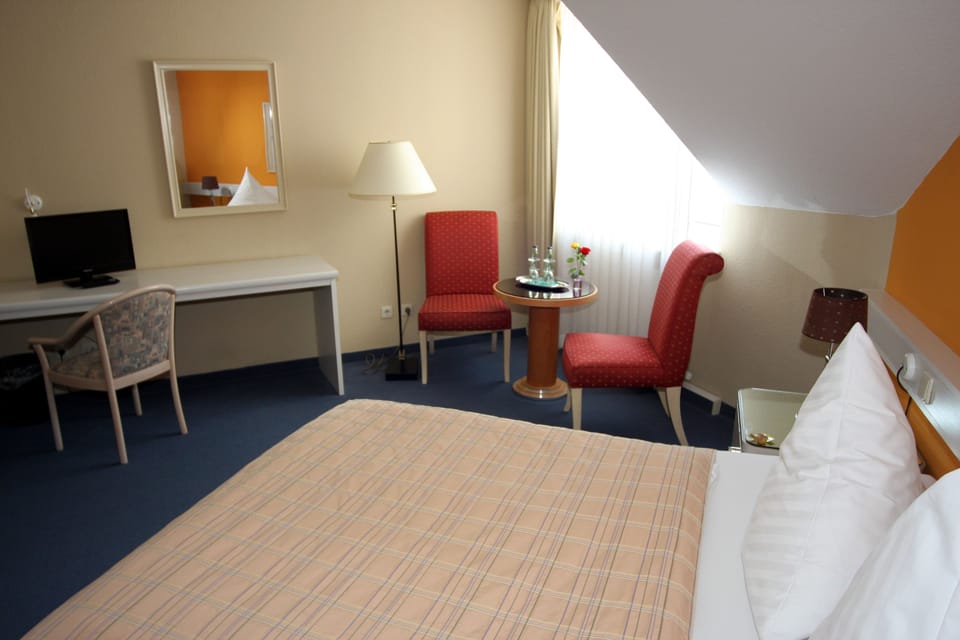 Double Room Single Use | Premium bedding, Select Comfort beds, individually furnished, desk