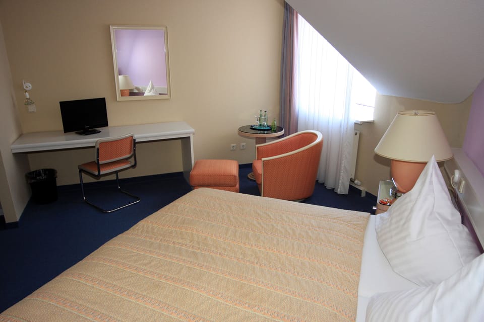 Double Room Single Use | Premium bedding, Select Comfort beds, individually furnished, desk