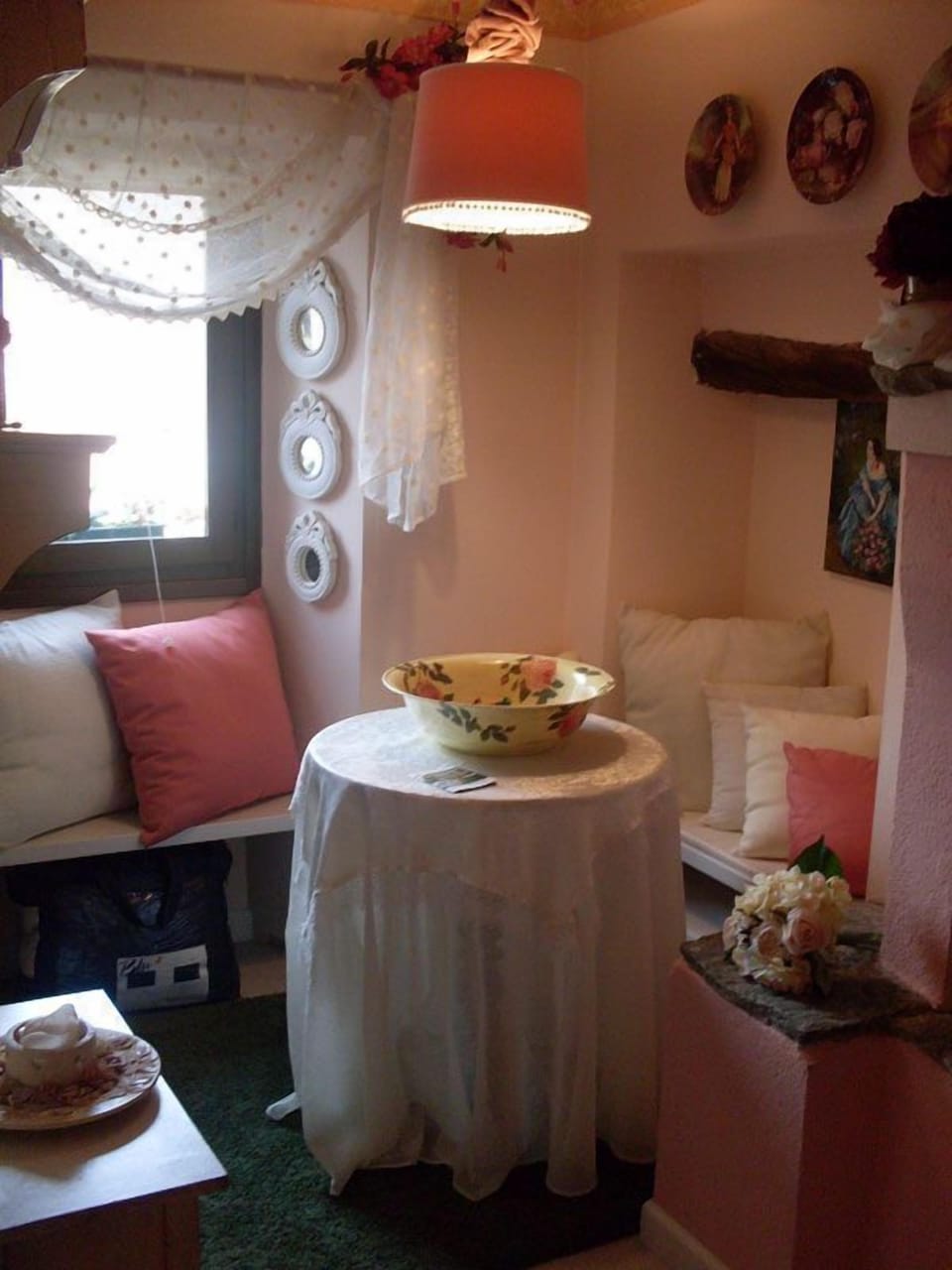 Superior Double Room, Private Bathroom | Living room | TV, fireplace