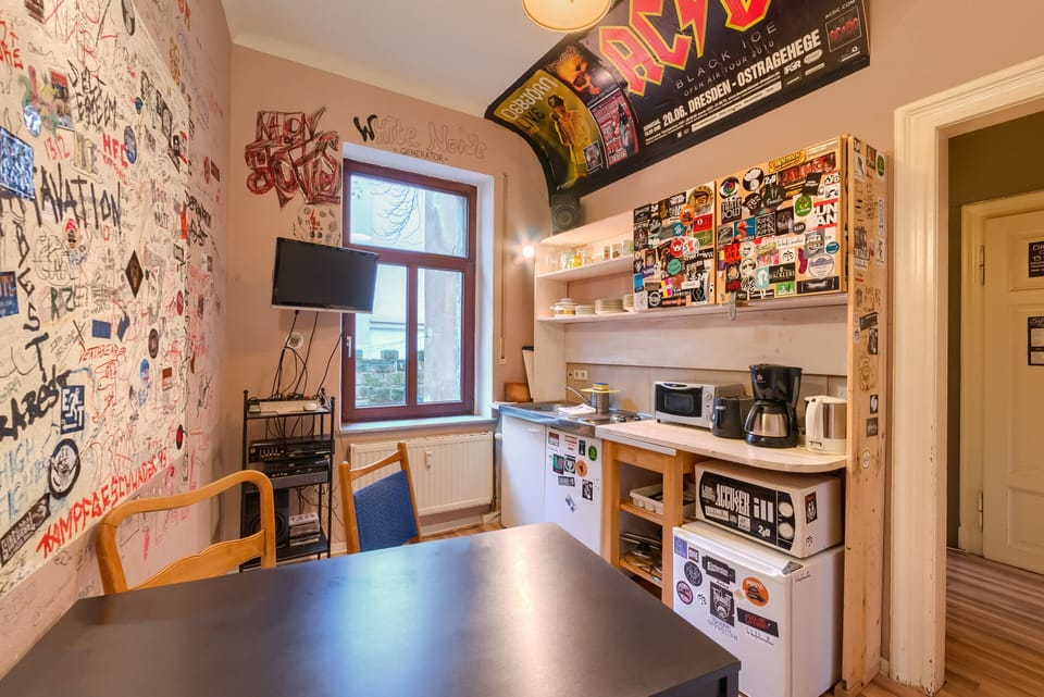 Premium Apartment, 2 Bedrooms, Accessible, Non Smoking | Private kitchen | Stovetop, cookware/dishes/utensils