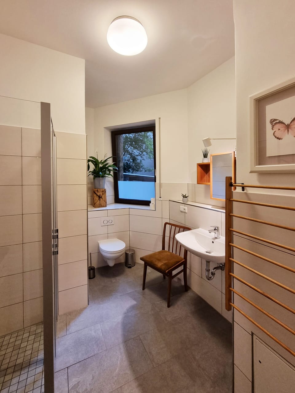 Deluxe Apartment, Multiple Beds, Kitchen, Ground Floor | Bathroom | Shower, hair dryer, towels