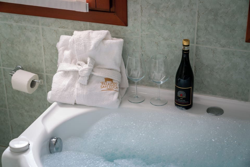 Signature Apartment, Canal View, Annex Building | Bathroom | Shower, hair dryer, towels, soap