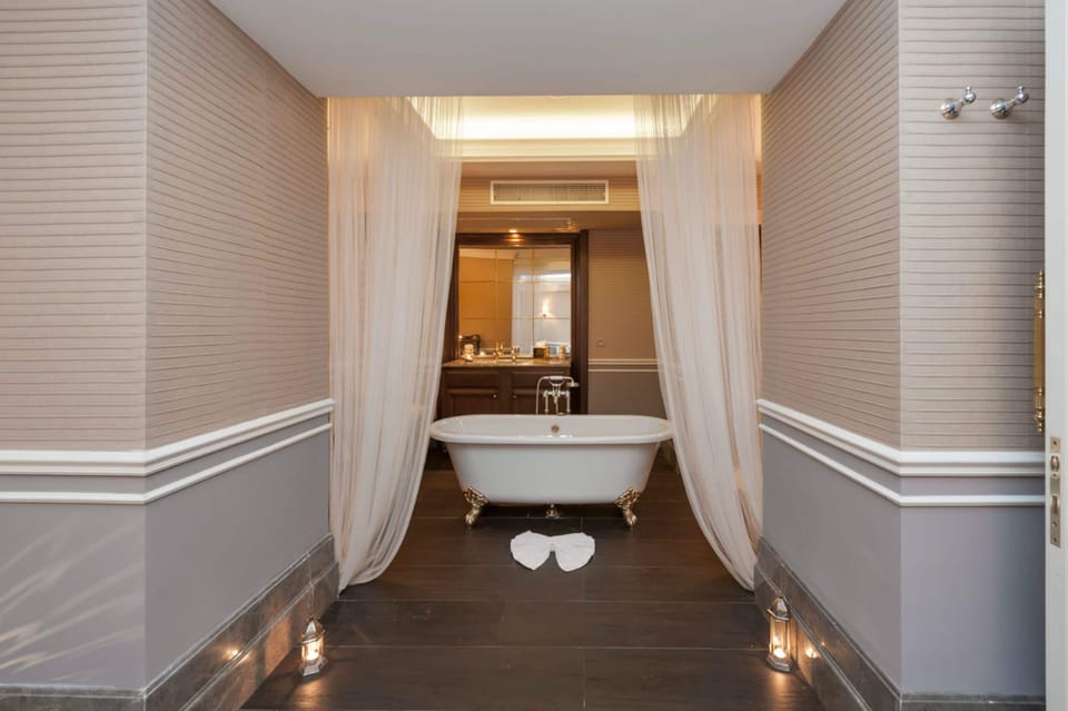 Couples treatment rooms, sauna, steam room, Turkish bath