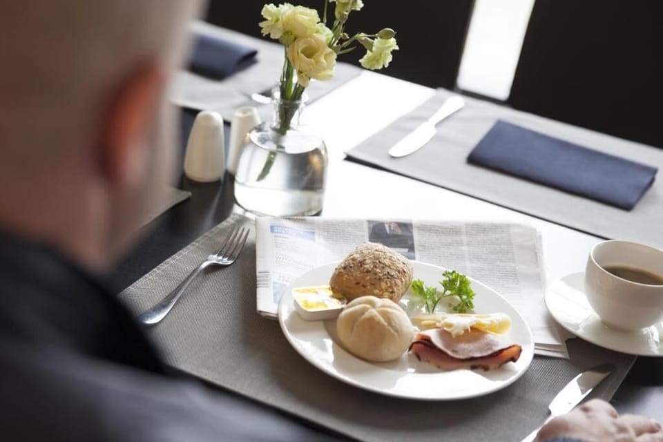 Continental breakfast for a fee on weekends