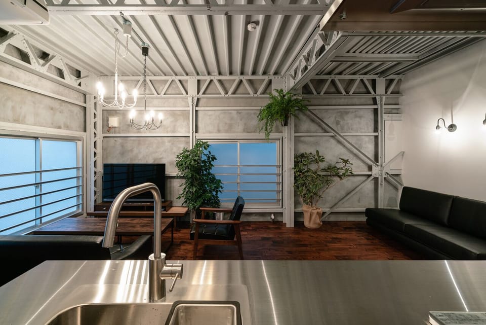 Basic House | In-room dining
