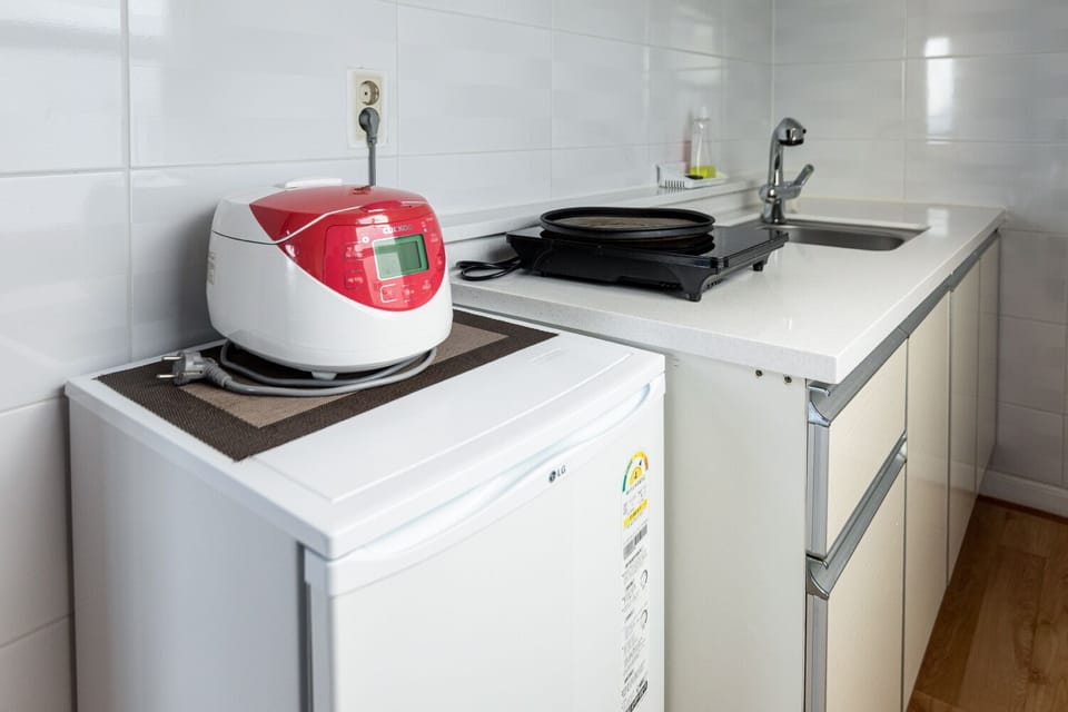 Room (13py) | Private kitchen | Fridge, electric kettle