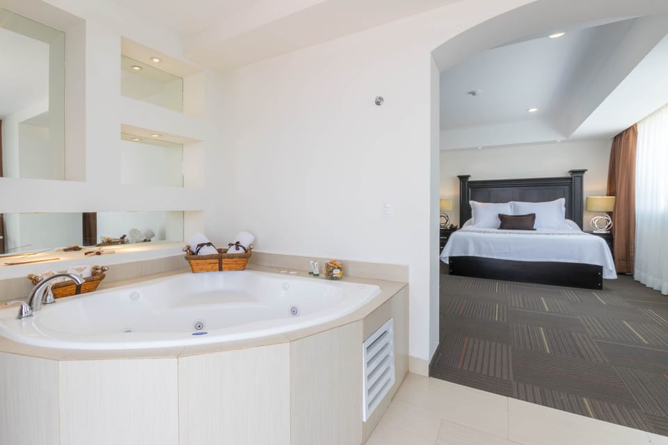 Presidential Room | Jetted tub