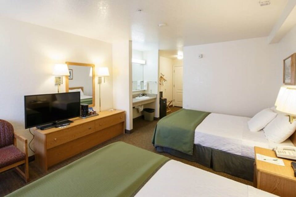 Desk, blackout drapes, iron/ironing board, free WiFi