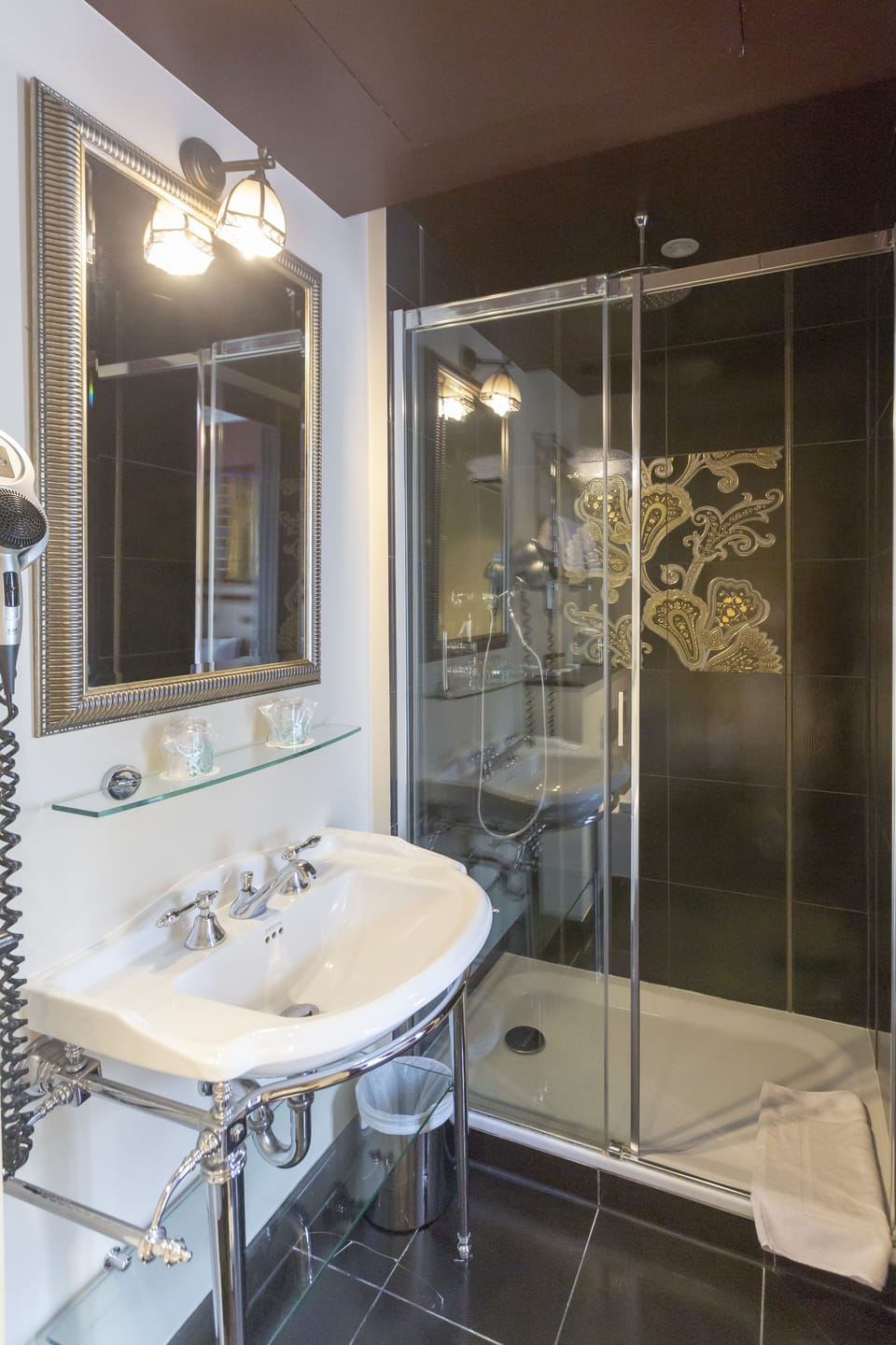 Standard Room | Bathroom shower