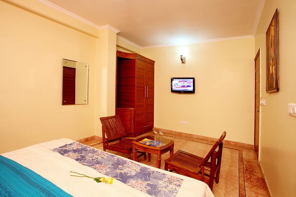 Standard Room | 1 bedroom, minibar, in-room safe, desk