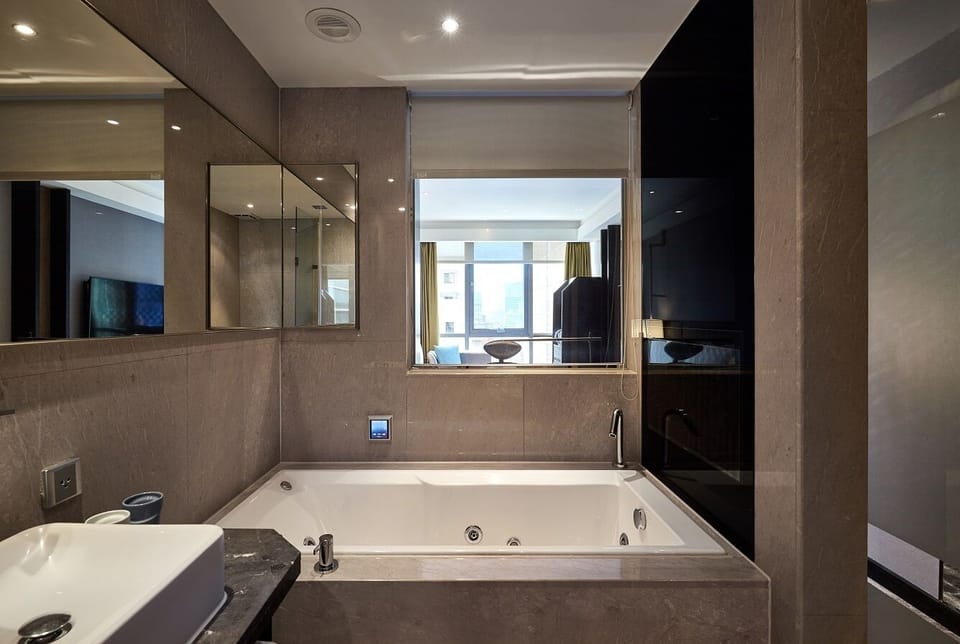 Premium King Room | Bathroom | Eco-friendly toiletries, hair dryer, bathrobes, slippers
