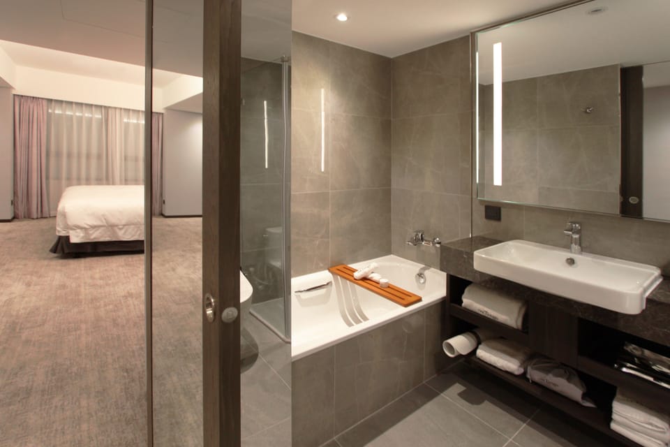 Premium Room | Bathroom | Eco-friendly toiletries, hair dryer, bathrobes, slippers