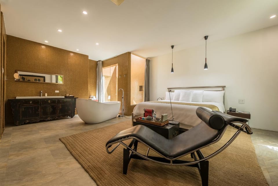 Flat-screen TV, heated floors