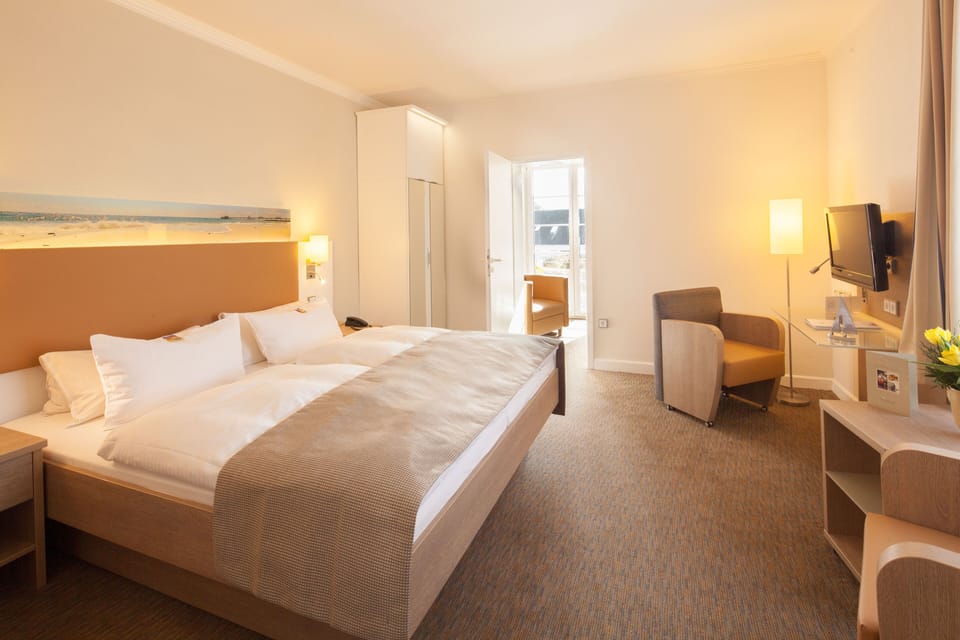 Standard Triple Room | Hypo-allergenic bedding, down comforters, in-room safe, free WiFi