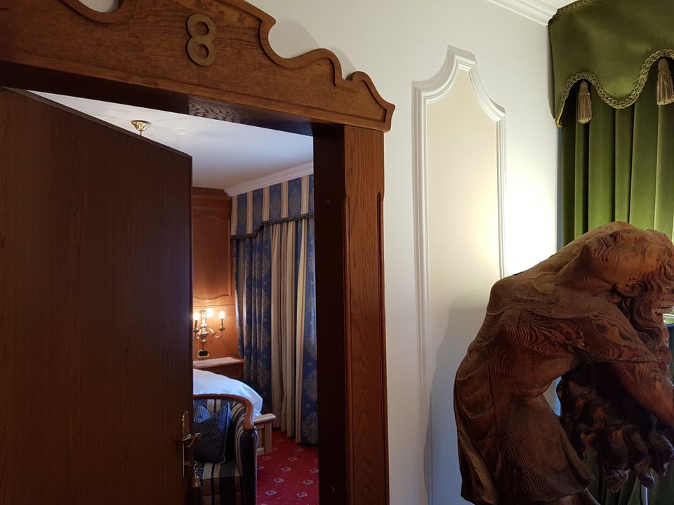 Classic Double Room | In-room safe, desk, laptop workspace, blackout drapes