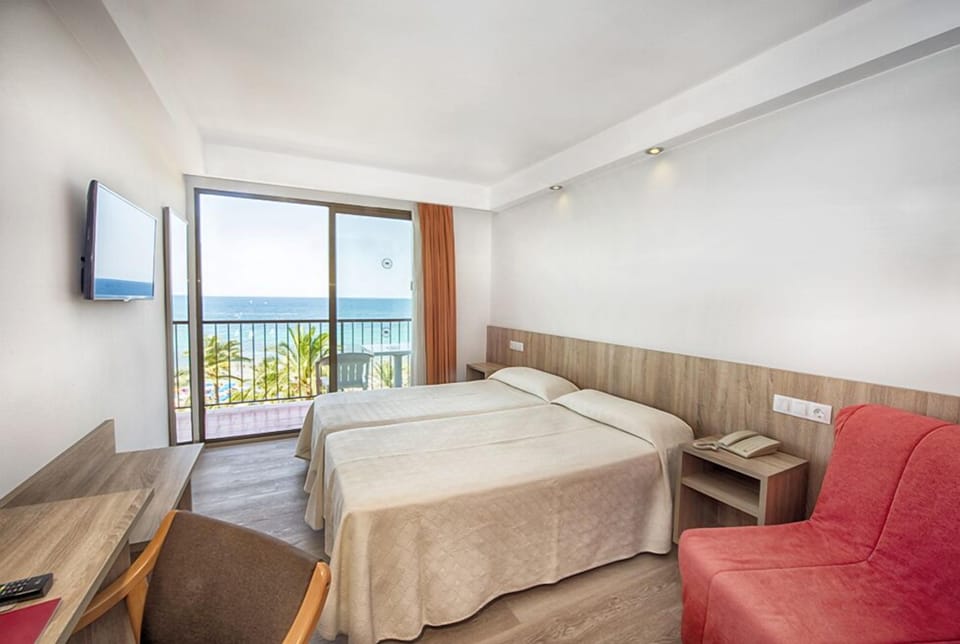 Desk, cribs/infant beds, free WiFi, bed sheets