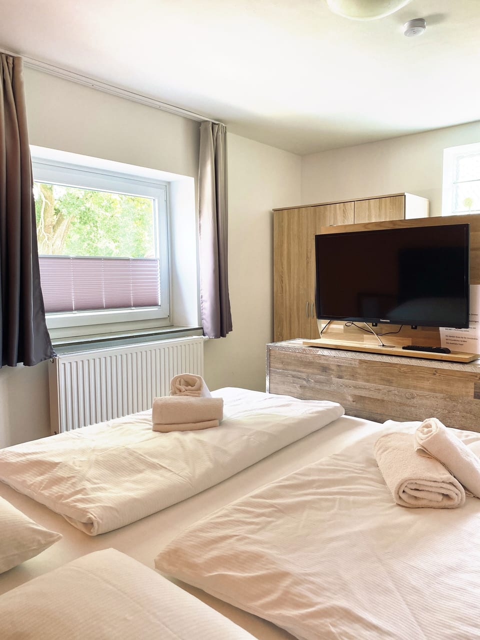 Standard Double Room | Hypo-allergenic bedding available, desk, bed sheets