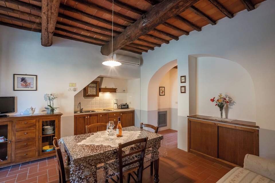 Traditional Apartment, Garden View | Private kitchen
