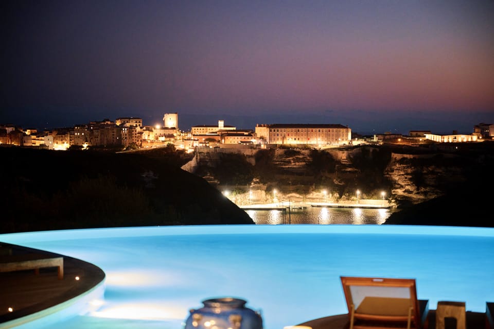 2 outdoor pools, sun loungers