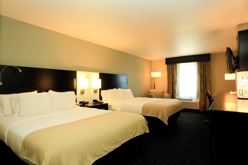 1 bedroom, premium bedding, in-room safe, desk