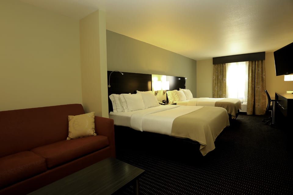 1 bedroom, premium bedding, in-room safe, desk