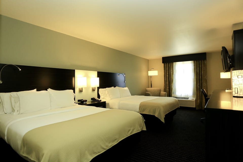 1 bedroom, premium bedding, in-room safe, desk
